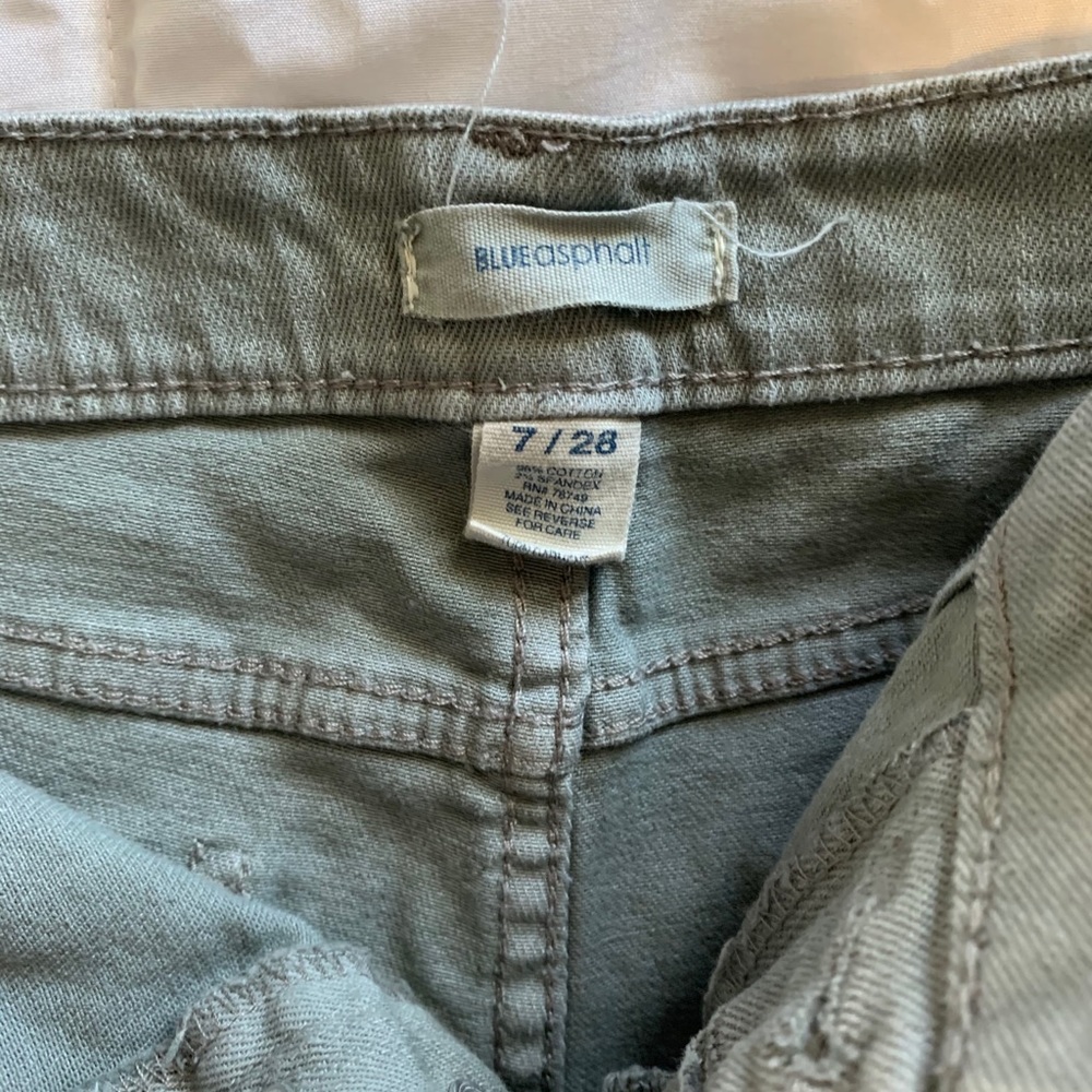 Shorts - Picture 3 of 3